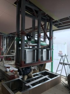 豊中市  暖炉下地取付け中