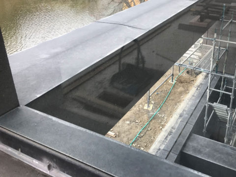 豊中市  笠木パネル取付け